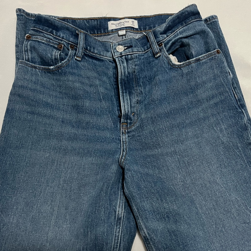 Abercrombie & Fitch 90’s Straight Ultra High-Rise